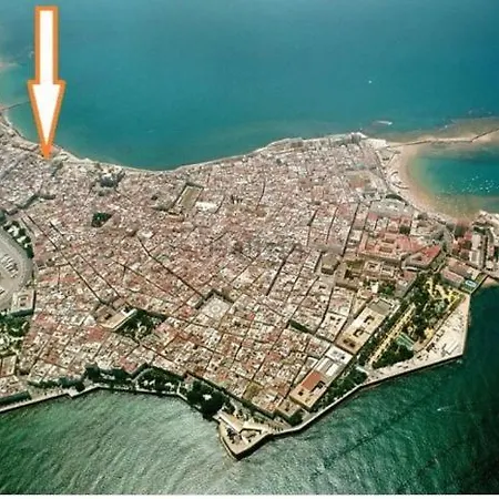 Flat Near Cathedral. 3 Bedrooms. Apartment Cadiz